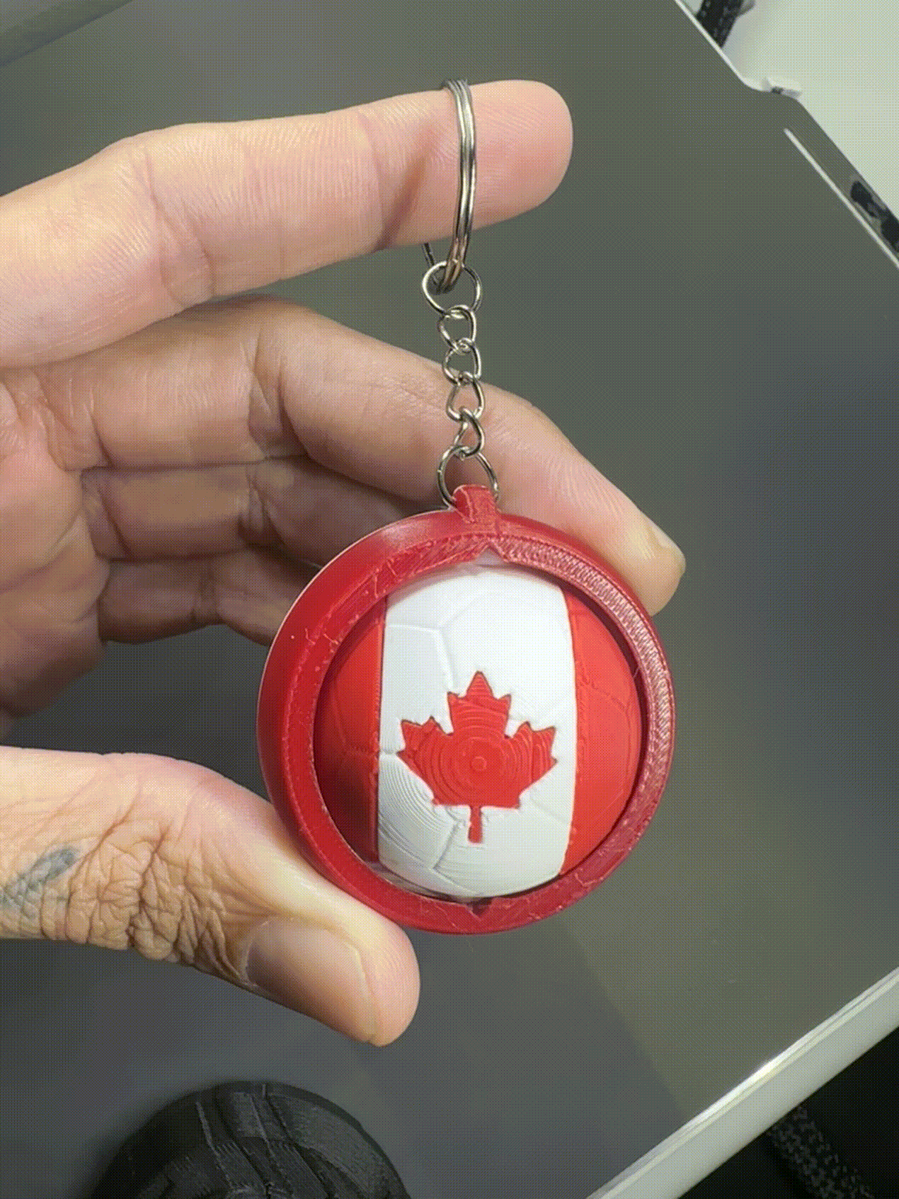 Chaveiro giratório Canadá multicor
