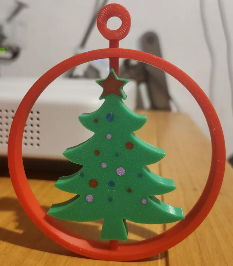 Spinning christmas tree pedant/bauble