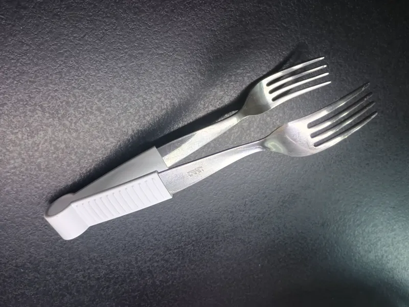 Pasta tongs from forks