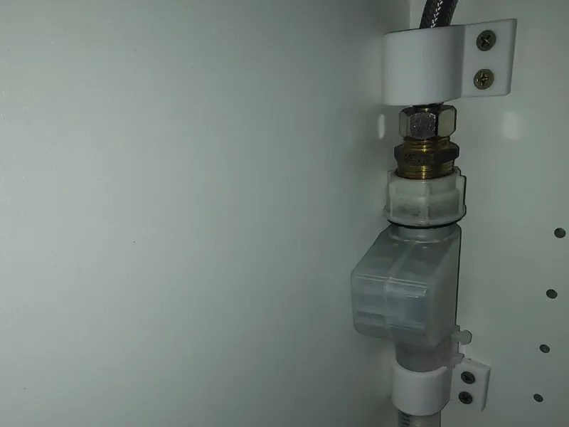 Dish washer hose clamp saddle