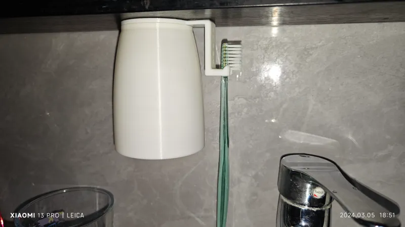 悬挂式牙刷杯