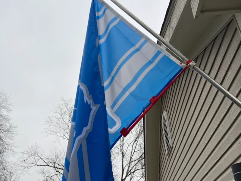 Anti-Wrap Flag Pole