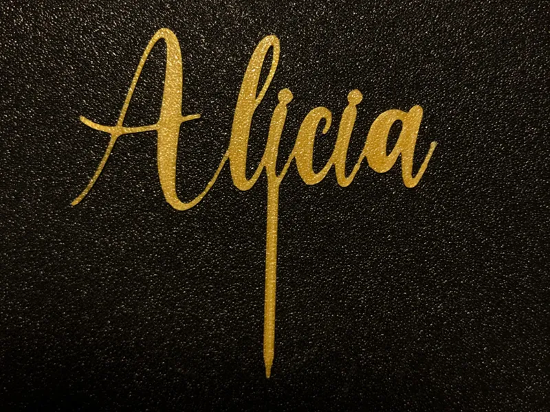 Cake topper name "Alicia"