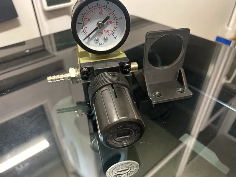 Air reductor mount for airbrush desk holder