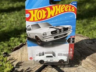 Hotwheel Stand 8 Grams