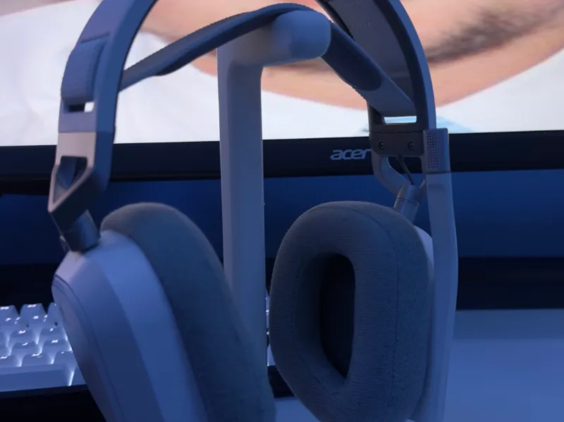 Minimalist Headphone Stand