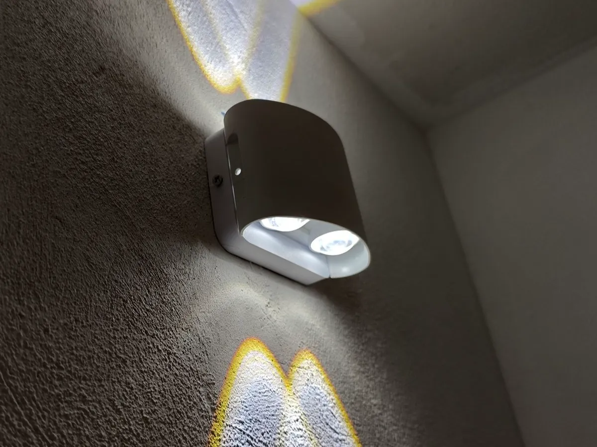 Entretoise pour applique murale LED