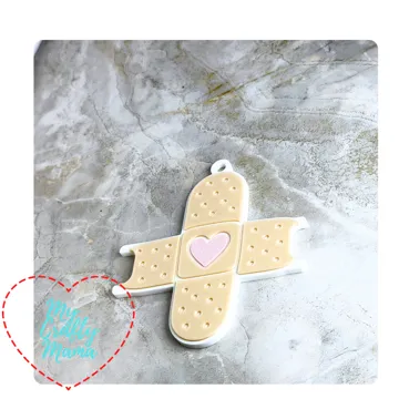 Accesorio para sujetar ligas de cabello: Bandaid nurse hair tie keychain — vista de referencia 4