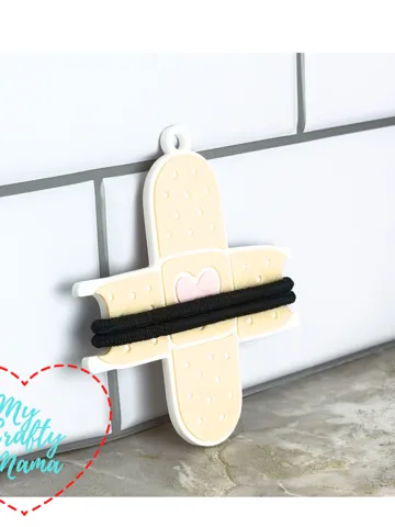 Accesorio para sujetar ligas de cabello: Bandaid nurse hair tie keychain — vista de referencia 2