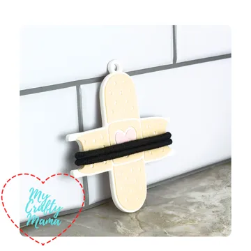 Accesorio para sujetar ligas de cabello: Bandaid nurse hair tie keychain — vista de referencia 3