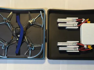 Box pour drone 3 pouces, batteries et accessoires