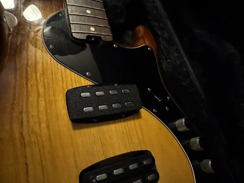 Fender American Deluxe Dimension Bass Pickup Cover