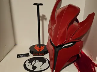 Igris the Bloodred Helmet Stand w/changeable faces