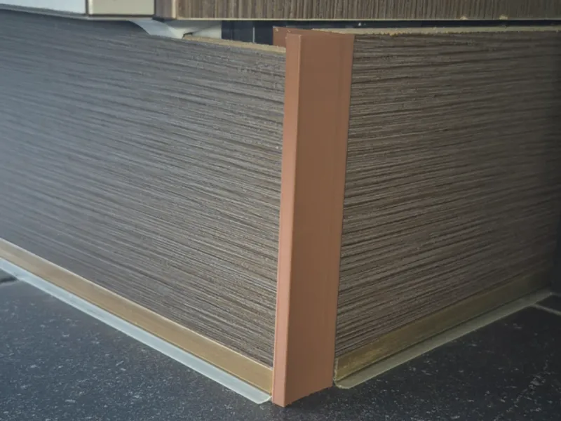 90° Plinth Corner Support (1.5 cm)