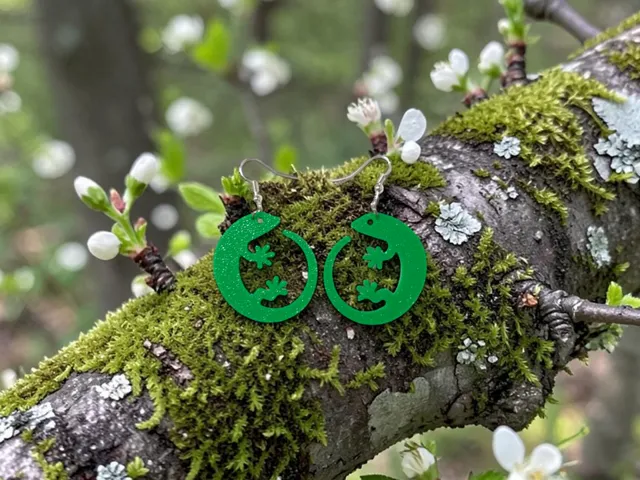 Round gecko earrings