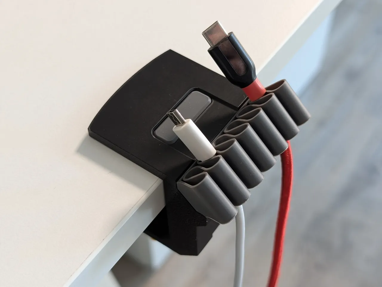 Desk clamp cable holder - Modular view 2