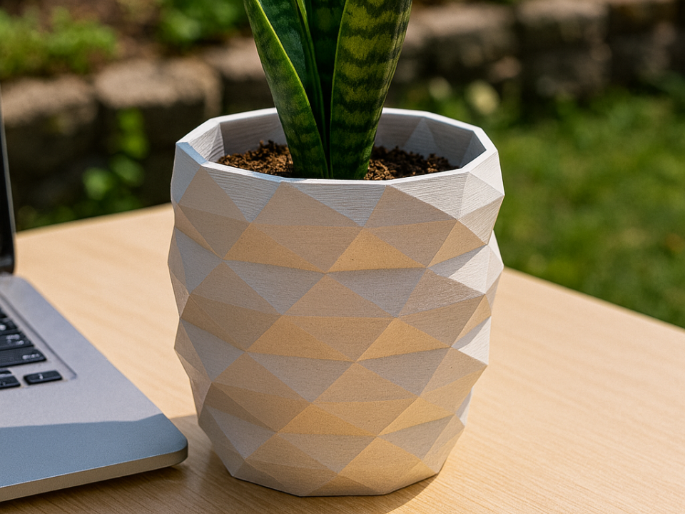 Multi-use plant pot/vase/pen pot
