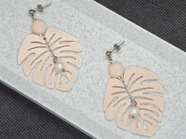 Earrings with leaves