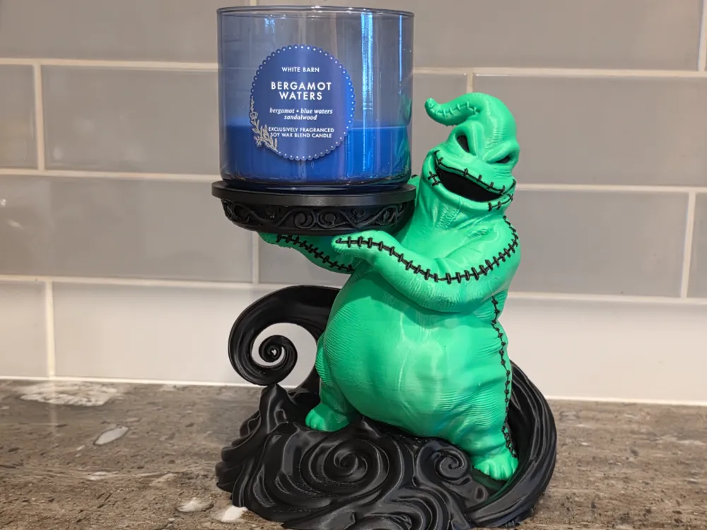 Accesorio de iluminación decorativa: Oogie Boogie Bath and Body works candle holder. Referencia del modelo original.
