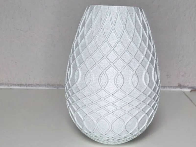 Designervase mit doppeltem Wellenmuster