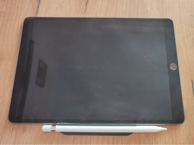 iPencil holder wide