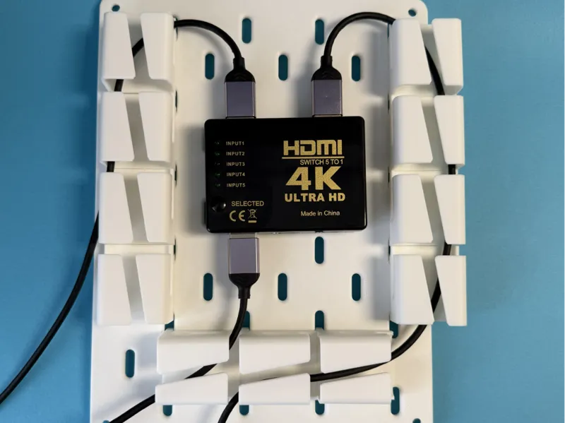 Skadis Horizontal + vertical cable duct