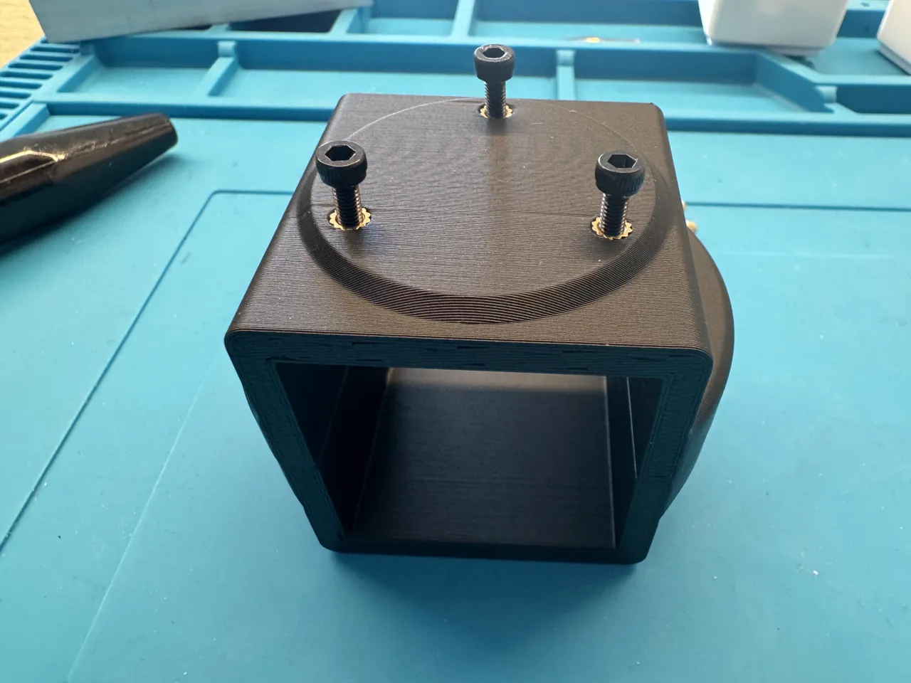 Rusta Naxos Solar cell charger holder V2 view 3