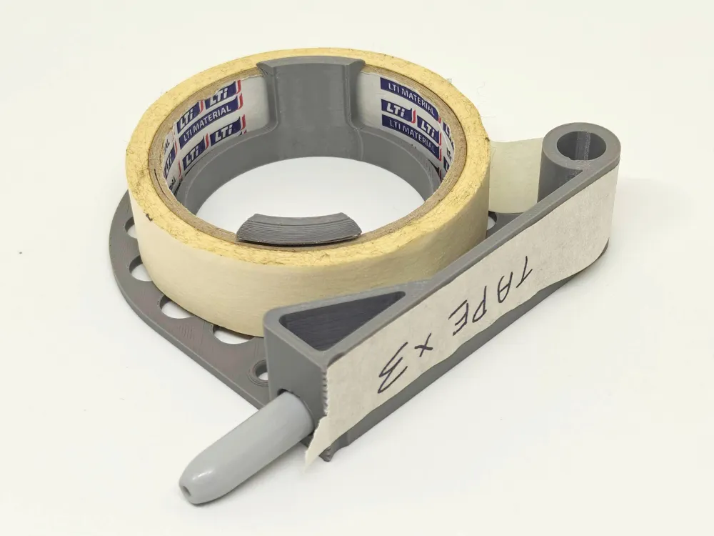 Pieza para disfraz o exhibición: Masking Tape Label Dispenser. Referencia del modelo original.