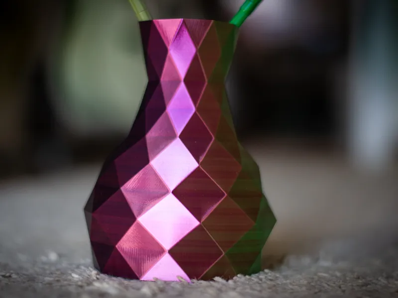 Low Poly vase 140 