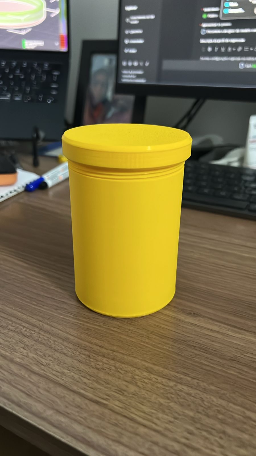 Miniatura 2 do modelo 3D Container with lid