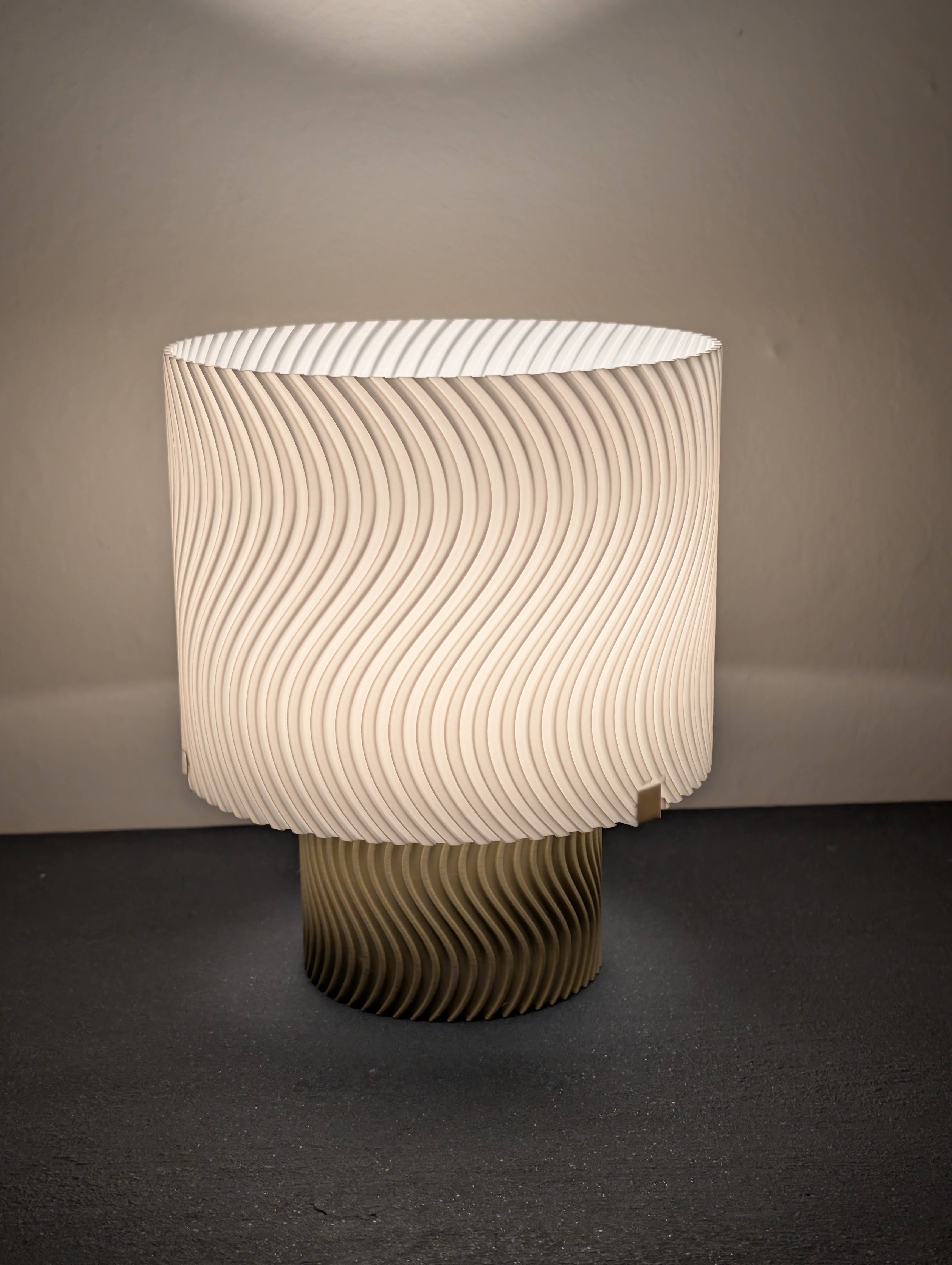 Miniatura 1 do modelo 3D Customizable Lamp with a wave pattern