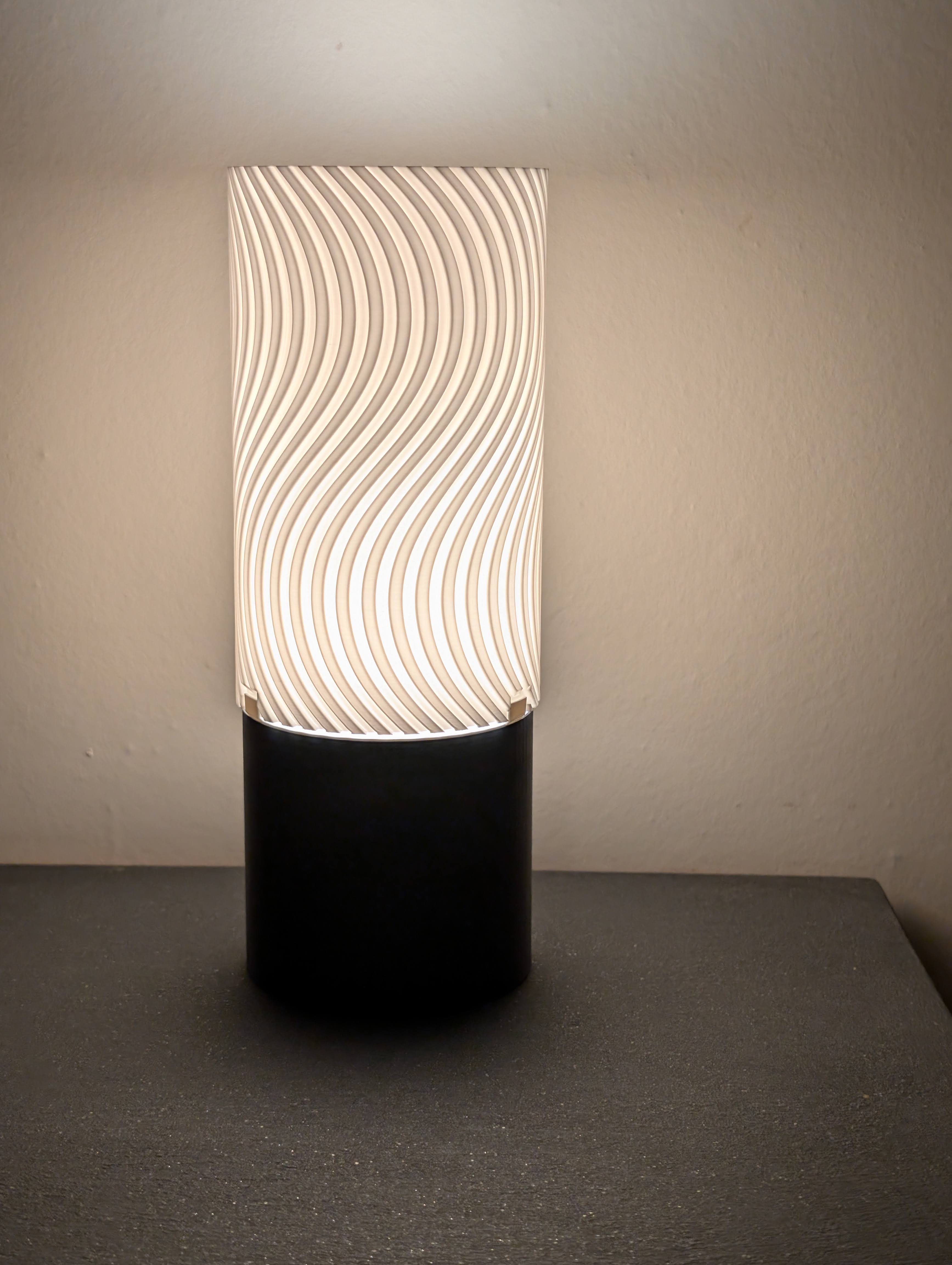 Miniatura 2 do modelo 3D Customizable Lamp with a wave pattern