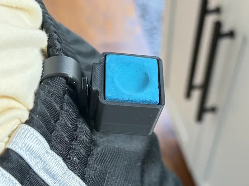 Magnetic pool chalk holder