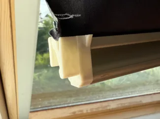 Clips pour store rail velux