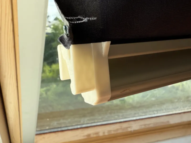 Clips pour store rail velux