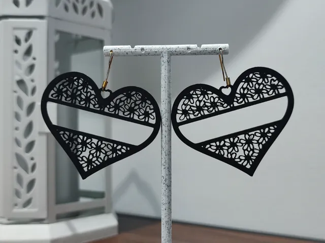 Aretes Corazón de Ébano Florido