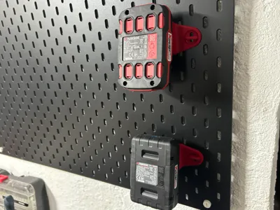 Battery holder for Skadis with strong hold
