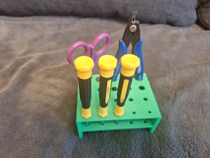 Customizable organizer with round holes