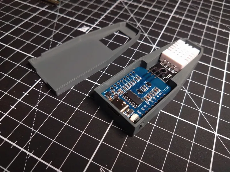 NodeMCU ESP8266 with Binghe DHT22 case