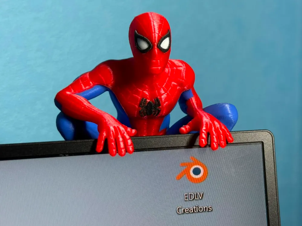 Estante o repisa: Spider-Man Monitor Buddy. Referencia del modelo original.