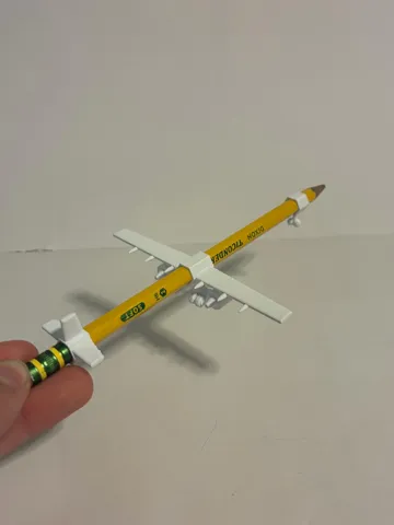Tapa o cubierta: Airplane wings for Pencil — vista de referencia 3