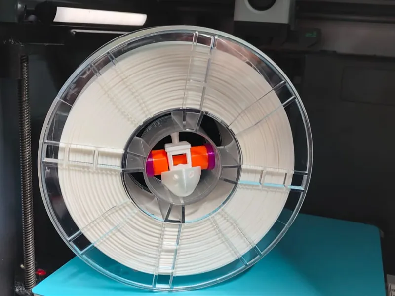 3DBenchy Holder in Filament Roll Hole