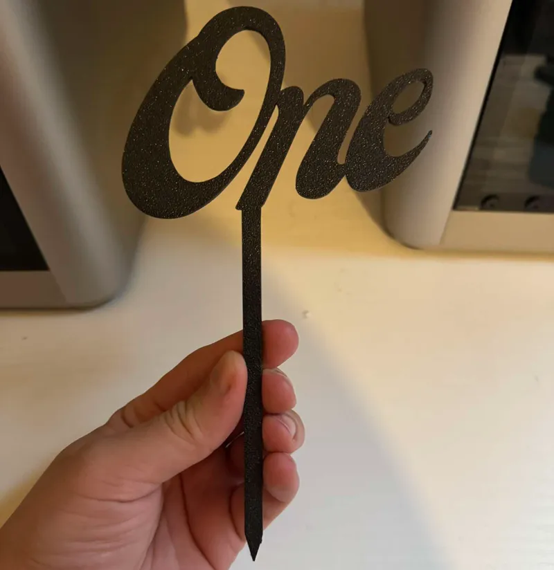 'One' Topper