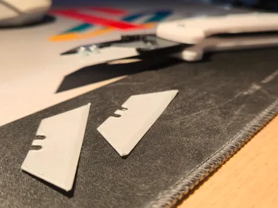 trapezoidal razor blade
