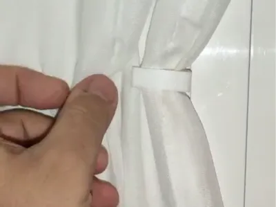Curtain holder
