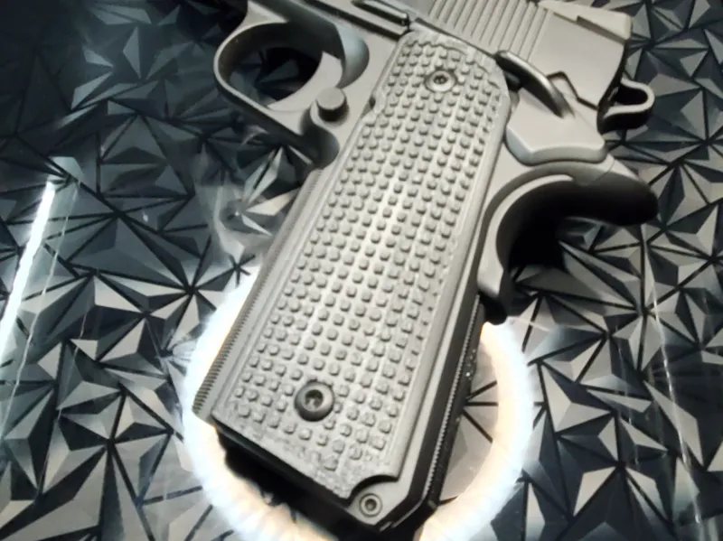 1911 Fullsize Grips Frag Pattern