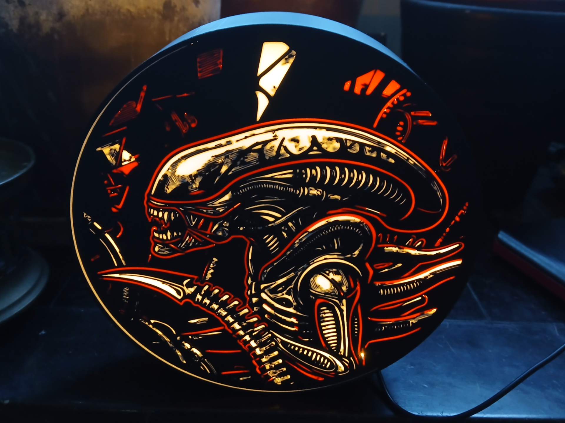 Lightbox Xenomorph