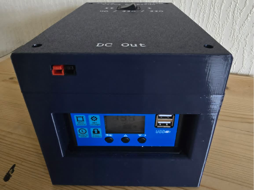Solar & Mains Portable Radio/Camping Battery Pack