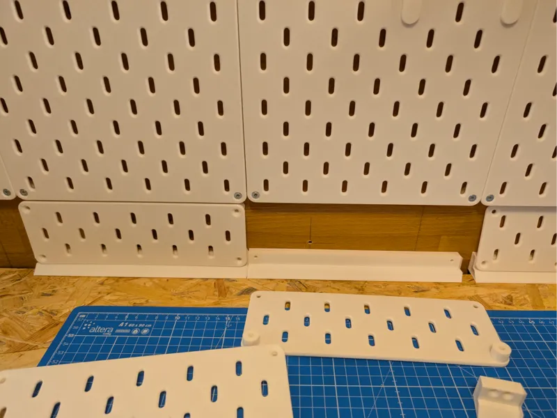 End strip for self printed skadis boards