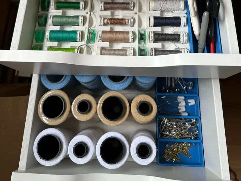 Gridfinity overlock spool holder 